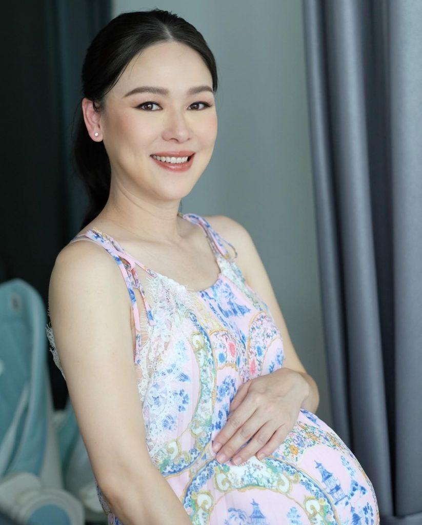 Có nên phun mày khi đang mang thai