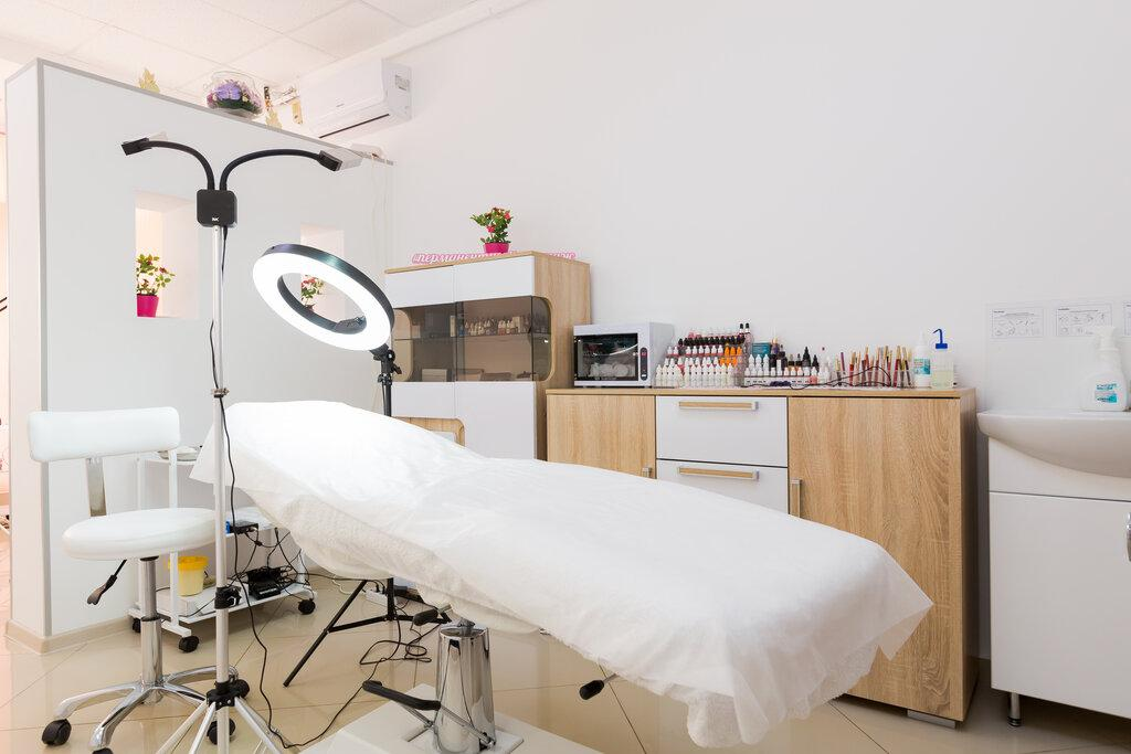 Thiết bị và dụng cụ được chuẩn bị trong môi trường sạch sẽ
