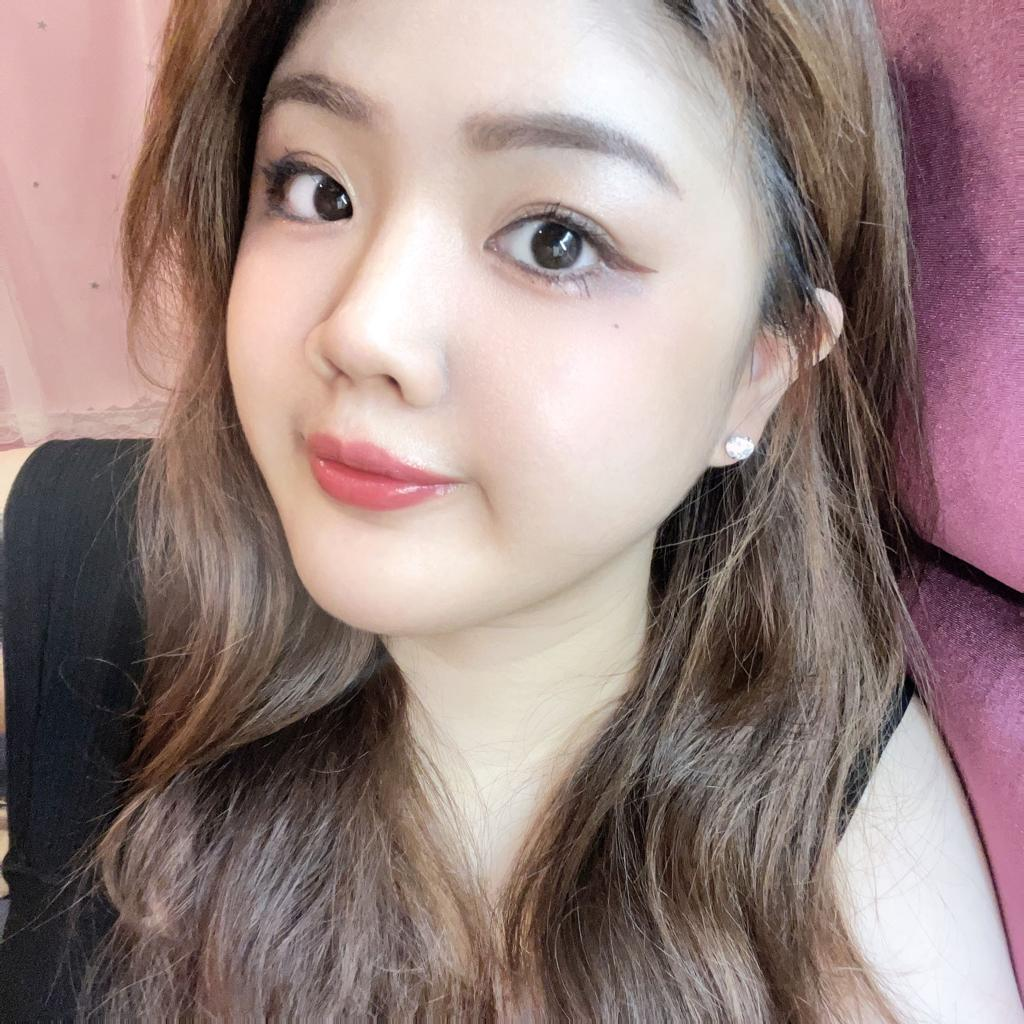 Phun môi có đau không? Giải đáp chi tiết trước khi làm